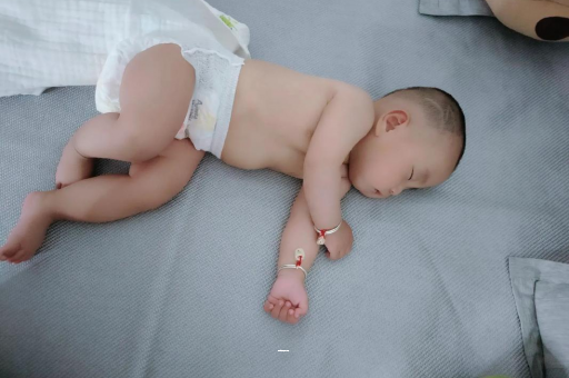 烟台宝宝总是摇头怎么回事